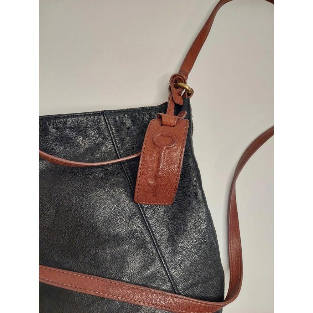 Fossil Purse Black Genuine  Leather Tote Hobo Style Unzips To White Bottom - Picture 7 of 9